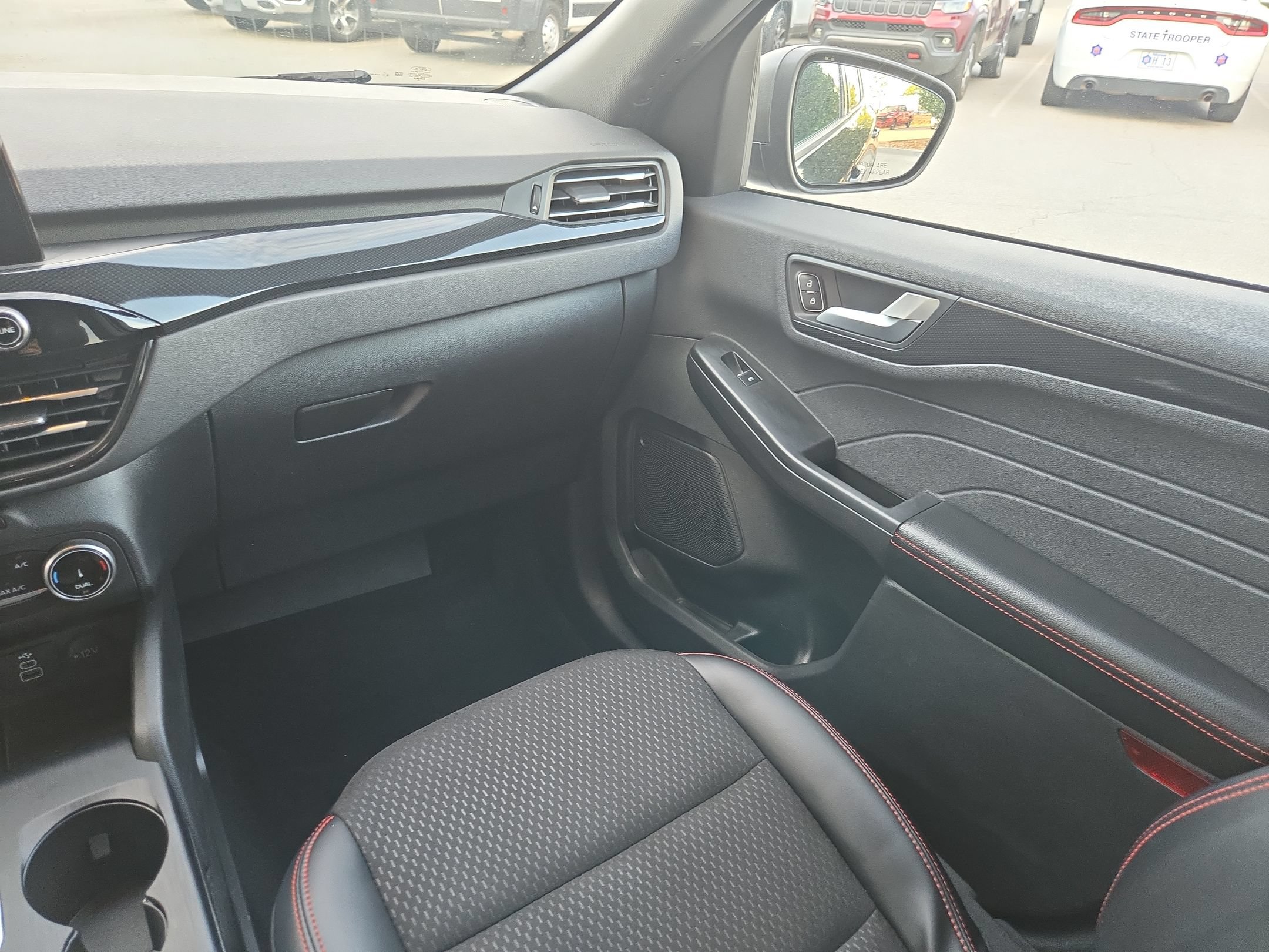 Used 2025 Ford Escape ST-Line FWD image 11