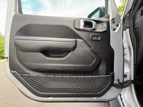 Used 2022 Jeep Wrangler Unlimited Rubicon w/ Dual Top Group AWD/4WD image 14