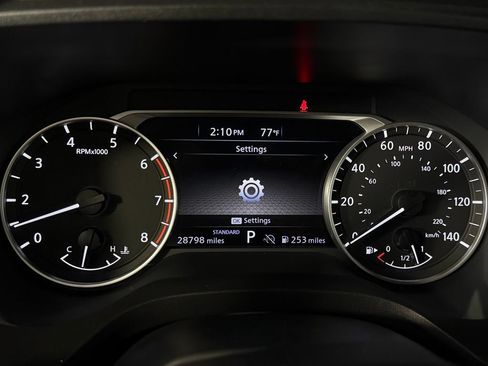 Used 2025 Nissan Rogue SV FWD image 15