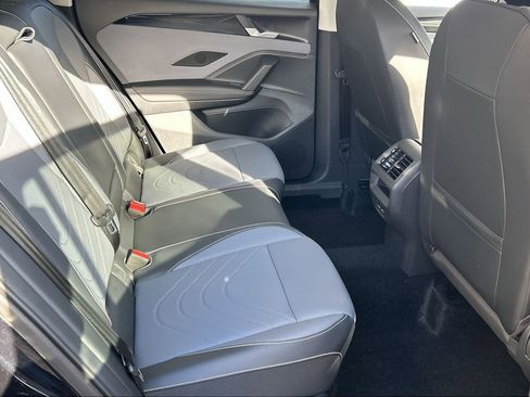 New 2026 Volkswagen Tiguan SE FWD image 9