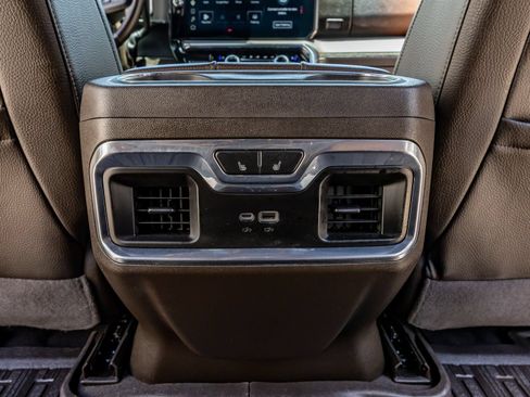 Used 2024 GMC Sierra 3500 Denali w/ Technology Package AWD/4WD image 31