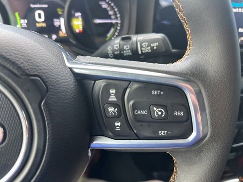 Used 2024 Jeep Wrangler Unlimited Sahara image 27