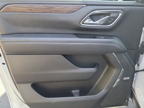 Used 2023 Chevrolet Suburban Premier image 14