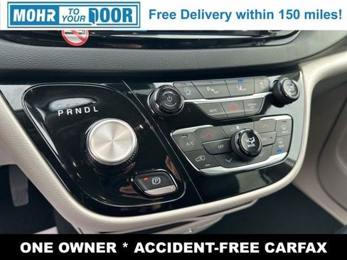 Used 2024 Chrysler Pacifica Touring-L image 17