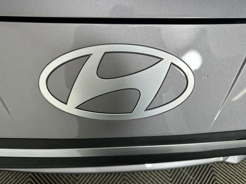Certified 2025 Hyundai Elantra SEL image 40