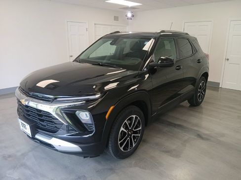 Used 2024 Chevrolet TrailBlazer LT w/ LT Cold Weather Package FWD image 4