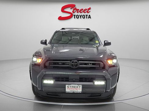 Used 2025 Toyota 4Runner SR5 AWD/4WD image 6