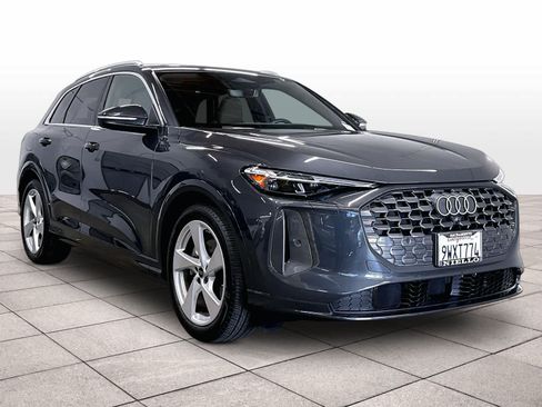 Certified 2025 Audi Q5 Prestige AWD/4WD image 2