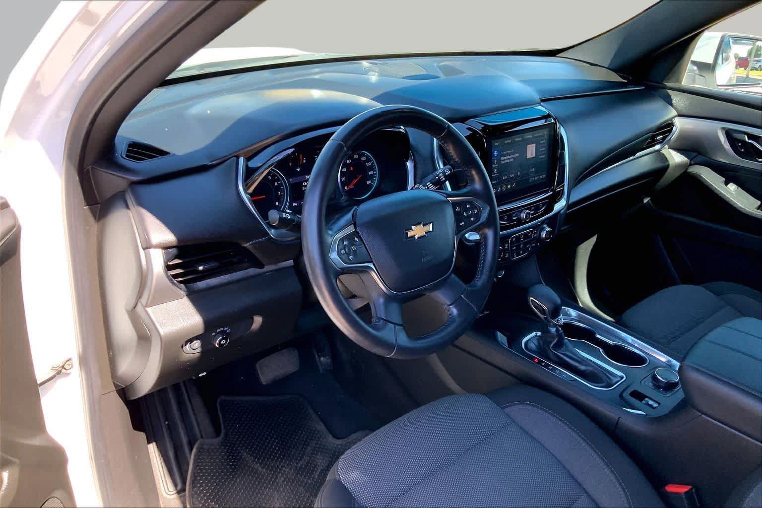 Used 2022 Chevrolet Traverse LT FWD image 18