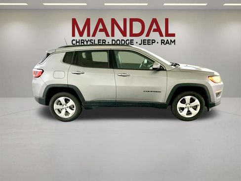 Used 2019 Jeep Compass Latitude w/ Popular Equipment Group AWD/4WD image 4