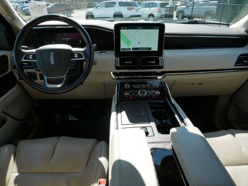 Used 2021 Lincoln Navigator Reserve image 12