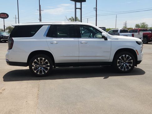 Used 2025 Chevrolet Tahoe High Country AWD/4WD image 3