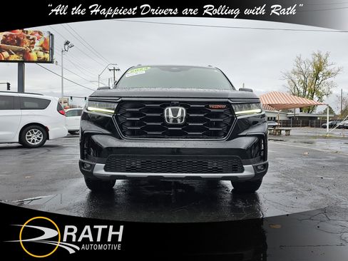 Used 2024 Honda Pilot TrailSport image 3