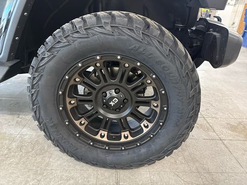 Used 2021 Jeep Gladiator Sport image 82