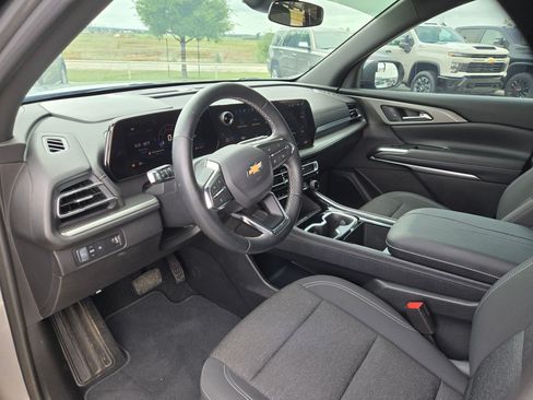 Used 2025 Chevrolet Traverse LT w/ Driver Confidence Package FWD image 11
