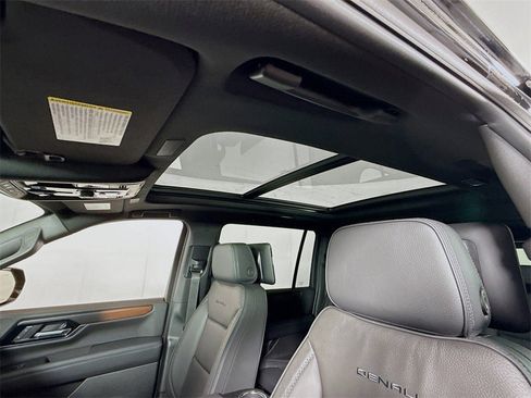 New 2026 GMC Yukon XL Denali w/ Denali Reserve Package image 18