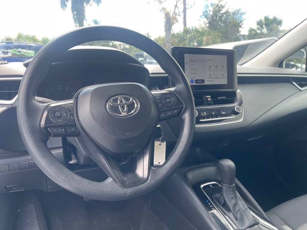 Used 2025 Toyota Corolla LE FWD image 12
