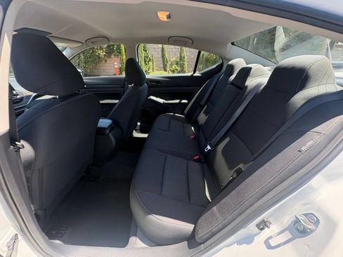 Used 2025 Nissan Altima 2.5 SV FWD image 25