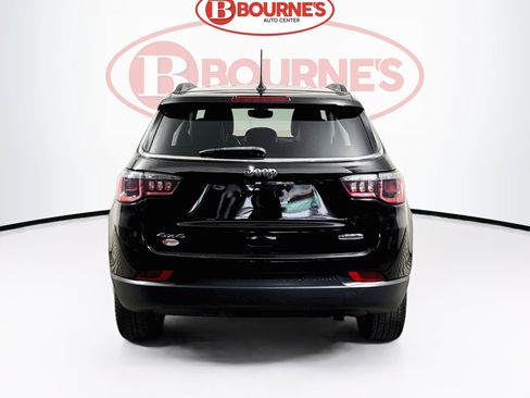 Used 2018 Jeep Compass Latitude w/ Popular Equipment Group AWD/4WD image 6