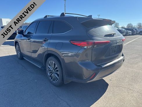 Used 2021 Toyota Highlander Platinum image 7