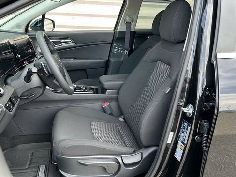 New 2025 Kia Sportage LX image 11