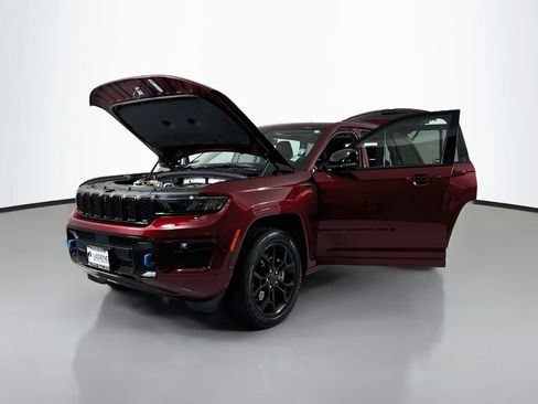 Used 2023 Jeep Grand Cherokee 30th Anniversary AWD/4WD image 21