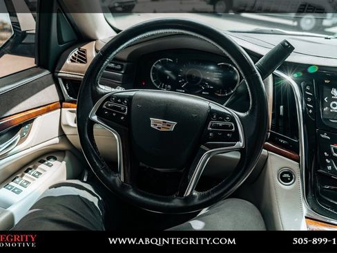 Used 2016 Cadillac Escalade Luxury AWD/4WD image 27