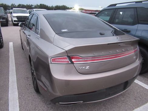 Used 2019 Lincoln MKZ Reserve FWD image 4