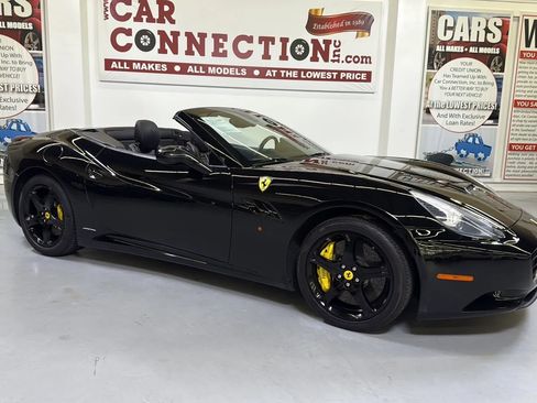 Used 2010 Ferrari California image 12