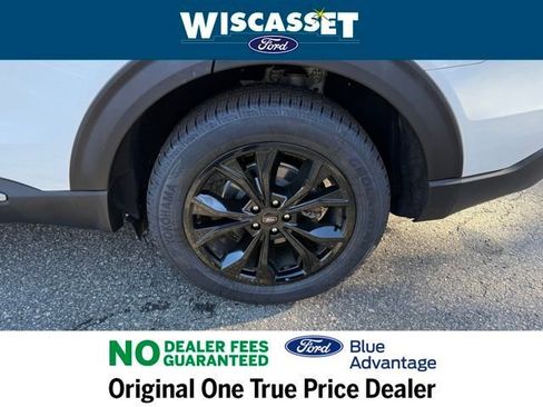 Certified 2022 Ford Explorer XLT w/ Equipment Group 202A image 32