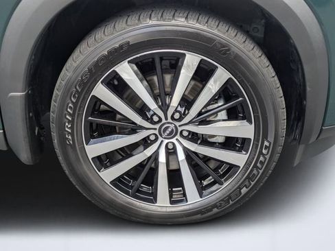 Used 2024 Nissan Pathfinder Platinum w/ Black Appearance Package image 11