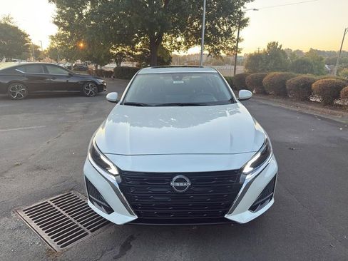 New 2025 Nissan Altima 2.5 SV image 2
