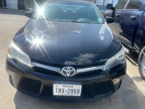 Used 2017 Toyota Camry SE FWD image 3