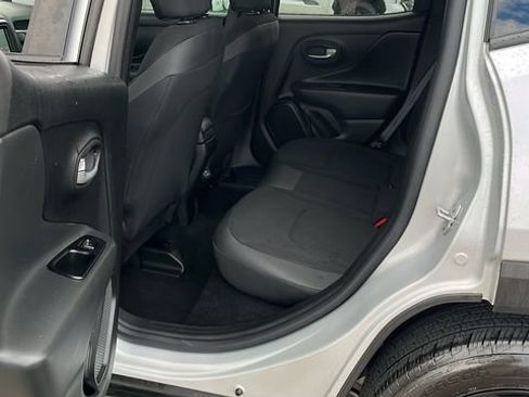 Used 2020 Jeep Renegade Altitude FWD image 20