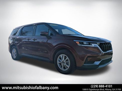 Used 2024 Kia Carnival LX image 1