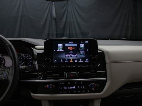 Used 2024 Nissan Pathfinder SL w/ Black Appearance Package image 27