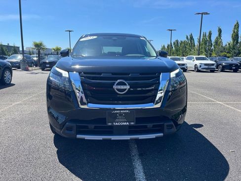 Used 2025 Nissan Pathfinder SL AWD/4WD image 9