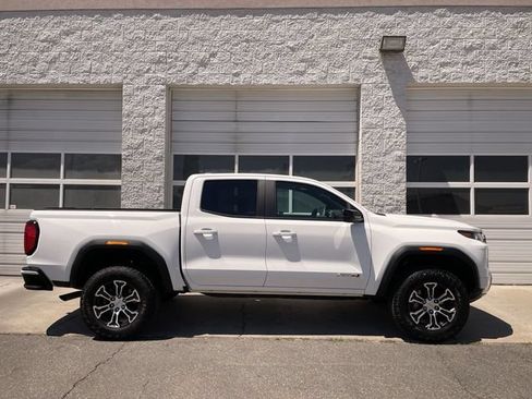 Used 2024 GMC Canyon AT4 w/ AT4 Premium Package AWD/4WD image 1