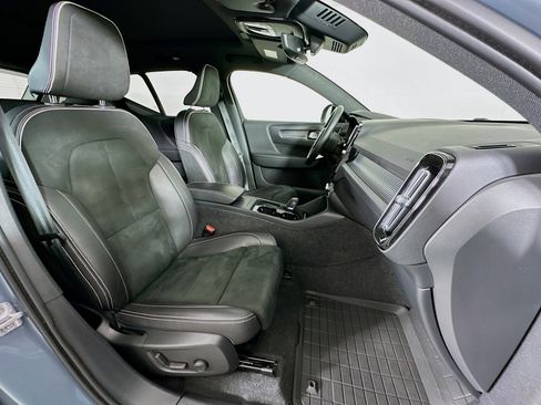 Used 2021 Volvo XC40 P8 Recharge w/ Advanced Package image 32