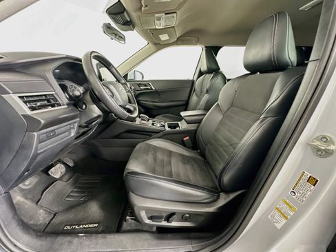 Used 2024 Mitsubishi Outlander SE AWD/4WD image 13