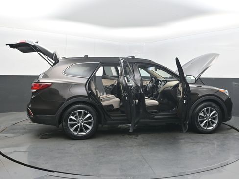 Used 2018 Hyundai Santa Fe SE image 45