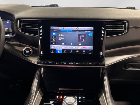 Used 2024 Jeep Wagoneer Series II w/ Flexible Seating Group image 29