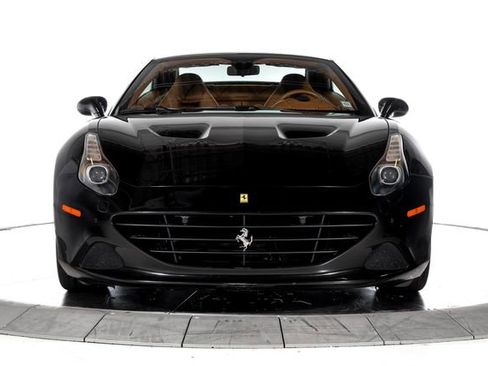 Used 2016 Ferrari California T RWD image 13