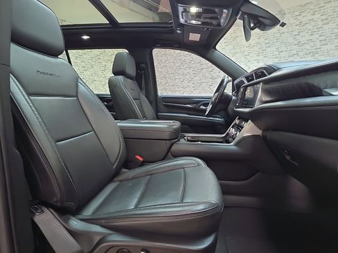 Used 2022 GMC Yukon XL Denali image 13