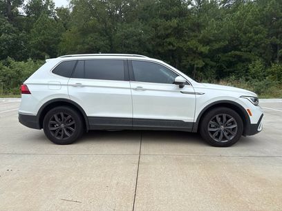 Used 2023 Volkswagen Tiguan SE w/ Panoramic Sunroof Package