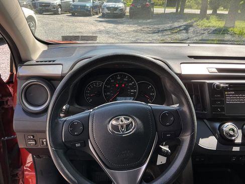 Used 2016 Toyota RAV4 LE AWD/4WD image 11