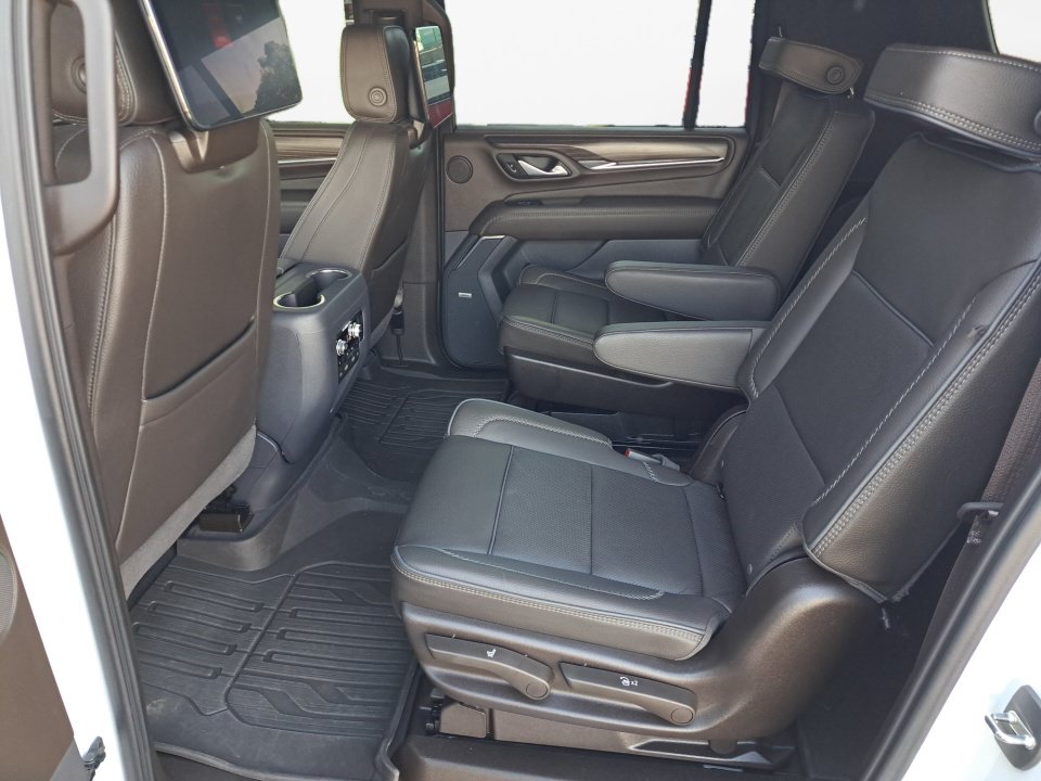 Used 2023 GMC Yukon XL Denali w/ Advanced Technology Package AWD/4WD image 11