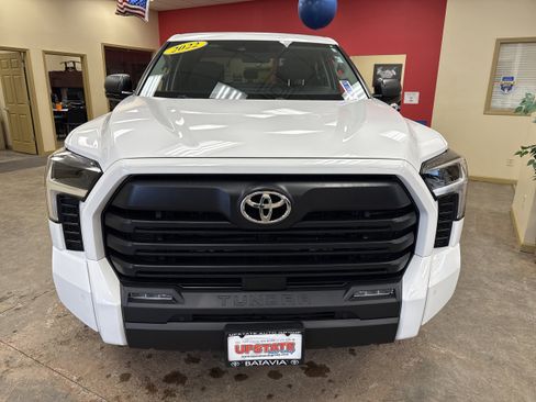 Used 2022 Toyota Tundra SR5 w/ SR5 Premium Package image 2