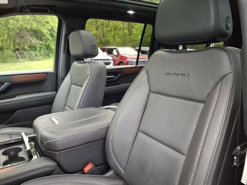 Certified 2025 GMC Yukon XL Denali w/ Sun & Power Step Package AWD/4WD image 14