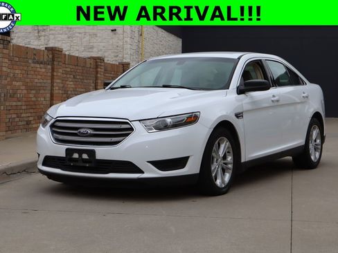 Used 2018 Ford Taurus SE FWD image 1